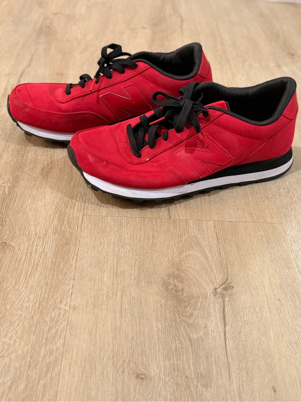 New Balance Men's Red and Black Casual Sneakers